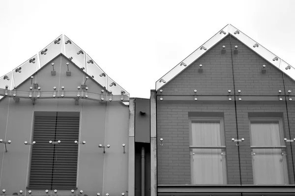 Moderní Bytové Domy Slunečný Den Modrou Oblohou Fasáda Moderním Bytovém — Stock fotografie