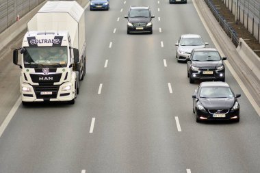 Varşova, Polonya. 6 Şubat 2019. Yukarıda da görüleceği S8 otoyollar üzerindeki gün motor trafik. Bir Polonya bussiest Karayolları.