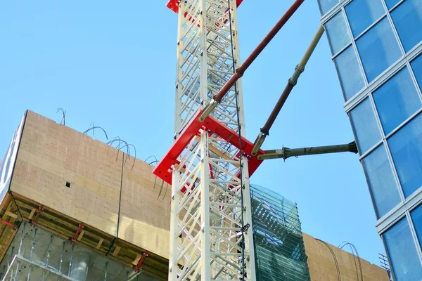 Kran Gebäude Angebracht — Stockfoto