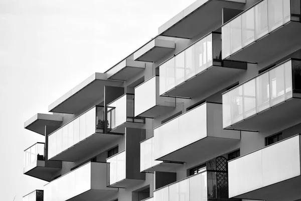 Moderno Edifício Apartamentos Residenciais Europeus Preto Branco — Fotografia de Stock