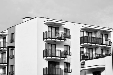 Modern Avrupa Konut Apartman. Siyah ve beyaz.