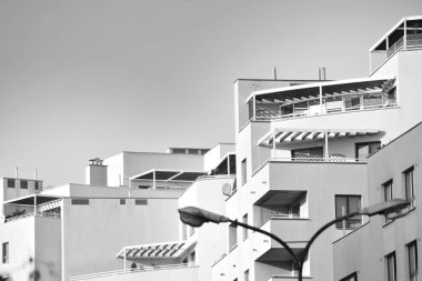 Modern Avrupa Konut Apartman. Siyah ve beyaz.