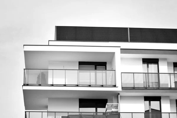 Immeuble Résidentiel Européen Moderne Noir Blanc — Photo