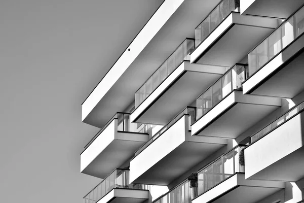 Moderno Edificio Residencial Europeo Blanco Negro —  Fotos de Stock