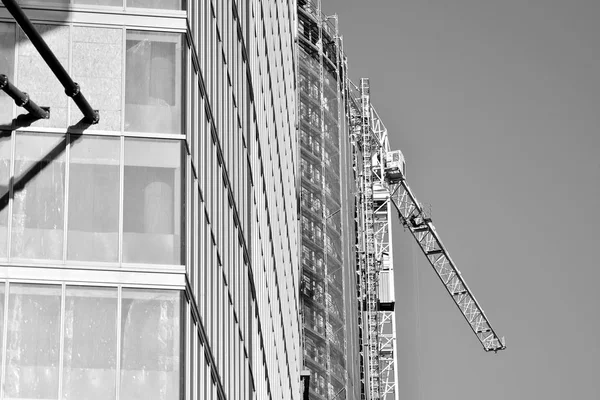 Vista Detalhada Construção Arranha Céu Preto Branco — Fotografia de Stock