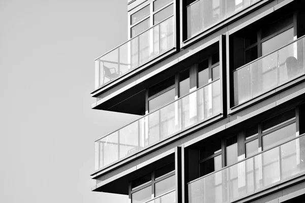 Moderno Edificio Residencial Europeo Blanco Negro —  Fotos de Stock