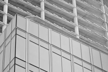 Ayrıntı görünümü gökdelen inşaat. Siyah ve beyaz.