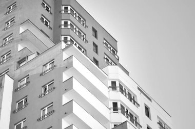 Modern Avrupa Konut Apartman. Siyah ve beyaz.