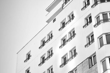 Modern Avrupa Konut Apartman. Siyah ve beyaz.