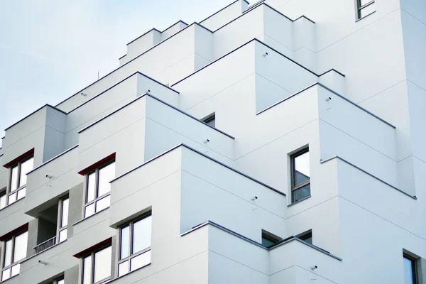 Immeubles Modernes Par Une Journée Ensoleillée Avec Ciel Bleu Façade — Photo