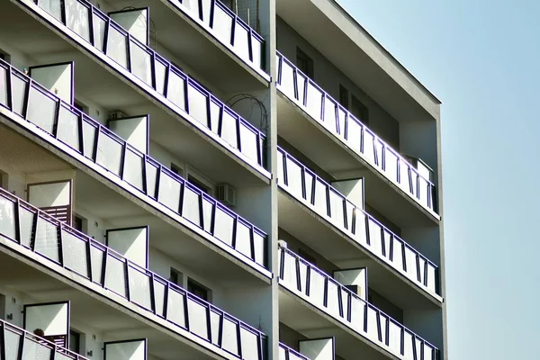 Modernos Edificios Apartamentos Día Soleado Con Cielo Azul Fachada Moderno — Foto de Stock