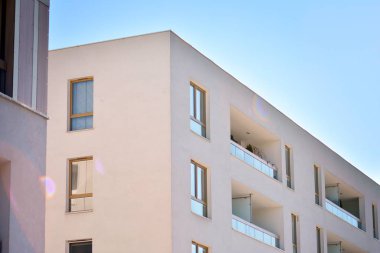 Apartman fütüristik mimarisi. Modern konut mimarisi