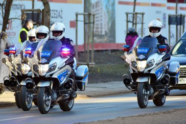 Varşova, Polonya. 16 Şubat 2019. Cenaze törenine eski başbakanı Jan Olszewski polis eskort.