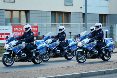 Varşova, Polonya. 16 Şubat 2019. Cenaze törenine eski başbakanı Jan Olszewski polis eskort.