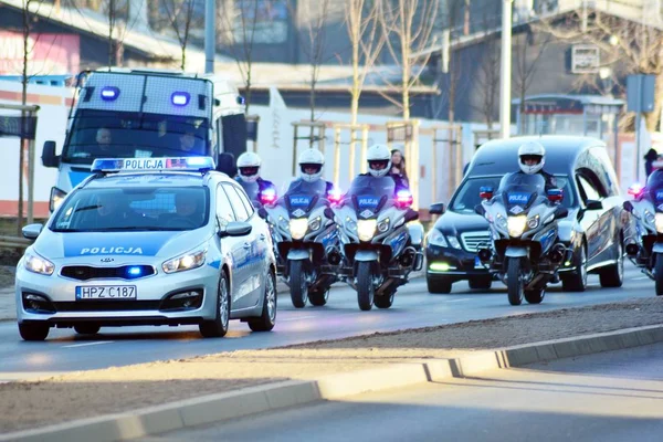 Varsóvia Polónia Fevereiro 2019 Polícia Escolta Procissão Fúnebre Primeiro Ministro — Fotografia de Stock