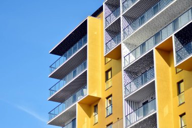 Apartman fütüristik mimarisi. Modern konut mimarisi