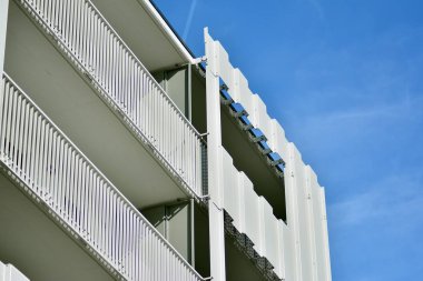 Apartman fütüristik mimarisi. Modern konut mimarisi