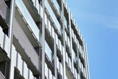 Apartman fütüristik mimarisi. Modern konut mimarisi