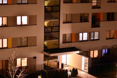 gece apartmanın dış 