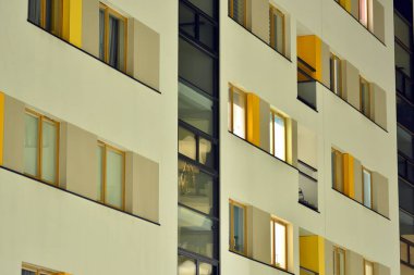 gece apartmanın dış 