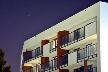 gece apartmanın dış 