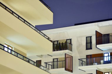 gece apartmanın dış 