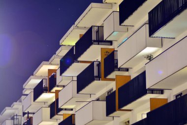 gece apartmanın dış 