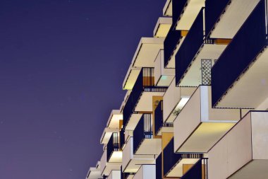 gece apartmanın dış 