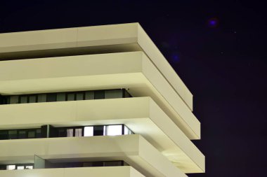 gece apartmanın dış 