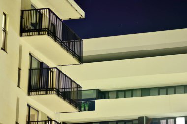 gece apartmanın dış 