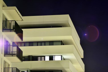 gece apartmanın dış 