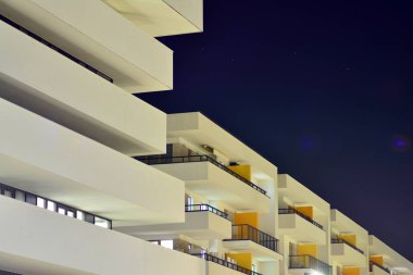 gece apartmanın dış 