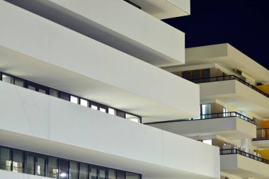 gece apartmanın dış 