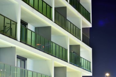 gece apartmanın dış 