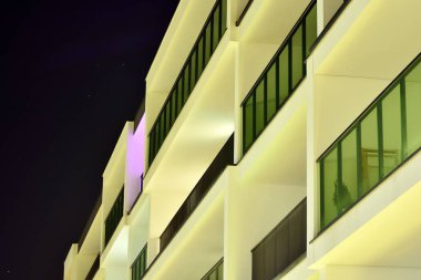 gece apartmanın dış 