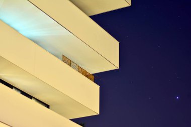 gece apartmanın dış 