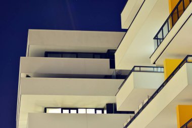 gece apartmanın dış 