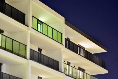 gece apartmanın dış 