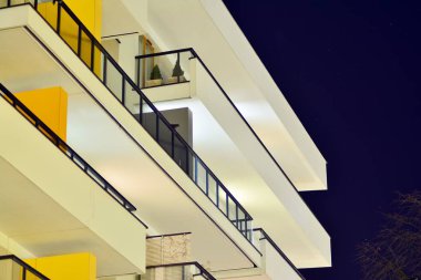 gece apartmanın dış 