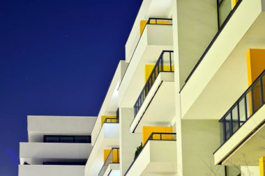 gece apartmanın dış 