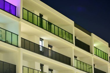 gece apartmanın dış 