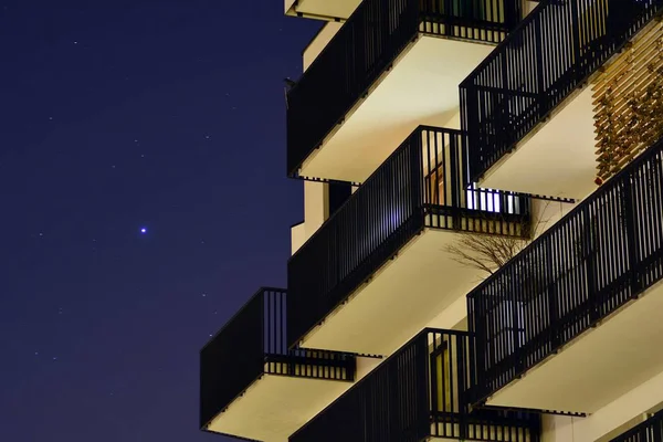 gece apartmanın dış 