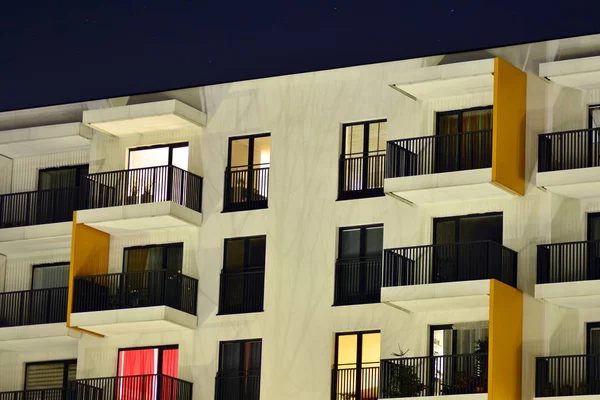 gece apartmanın dış 