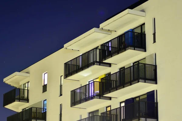 gece apartmanın dış 