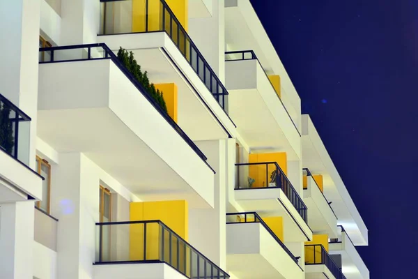 Gece Apartmanın Dış — Stok fotoğraf