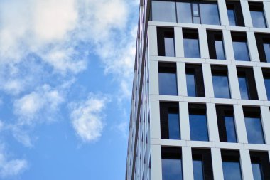 modern bir binada ofisleri için windows 