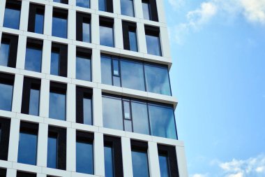 modern bir binada ofisleri için windows 