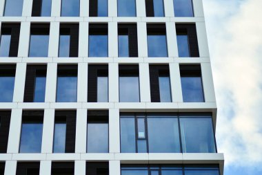 modern bir binada ofisleri için windows 