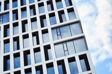 modern bir binada ofisleri için windows 