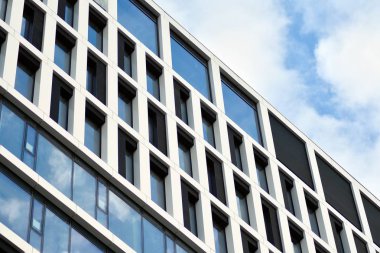 modern bir binada ofisleri için windows 